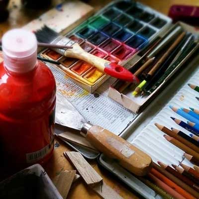 Materiali per dipingere e colorare